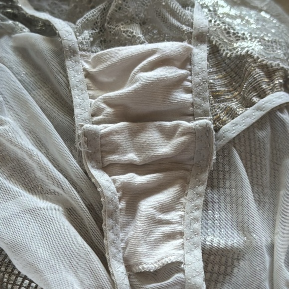 Victoria’s Secret chantilly lace metallic crossed over front Jumpsuit Sz M - Picture 7 of 7